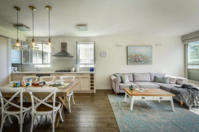 Chic 2BR Apt w Large Windows in Tel Aviv Old North and Shelter Sea N' Rent